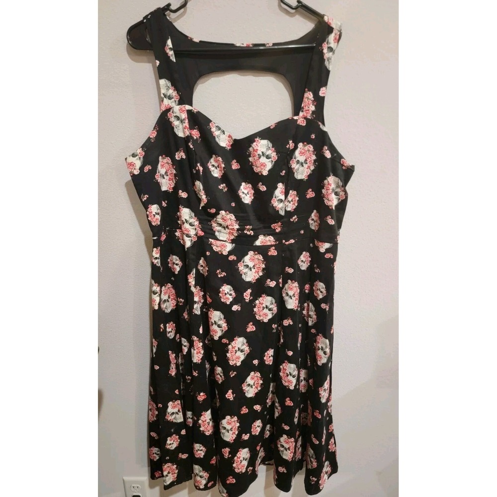 TORRID 16 Black Skull Pink Roses Cut Out Swingβ Dress Sweetheart Neckline